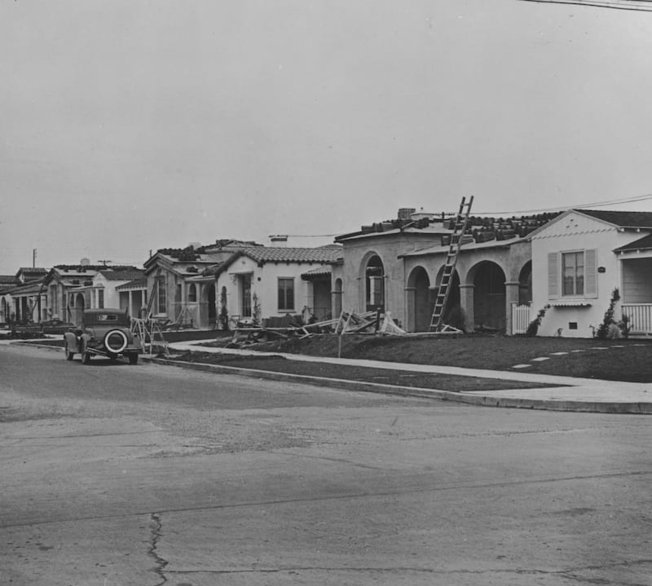 Black and white photo of an old neighborhood being constucted